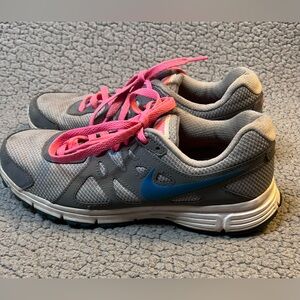 Nike Revolution 2 Running Shoes Womens Size 9 Gray And Pink 554900-006